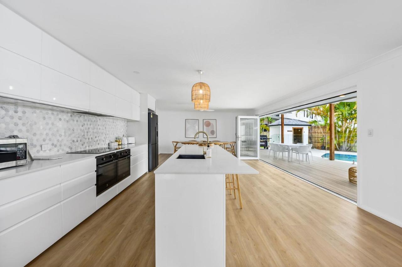 Luxury In The Heart Of Burleigh Holiday home